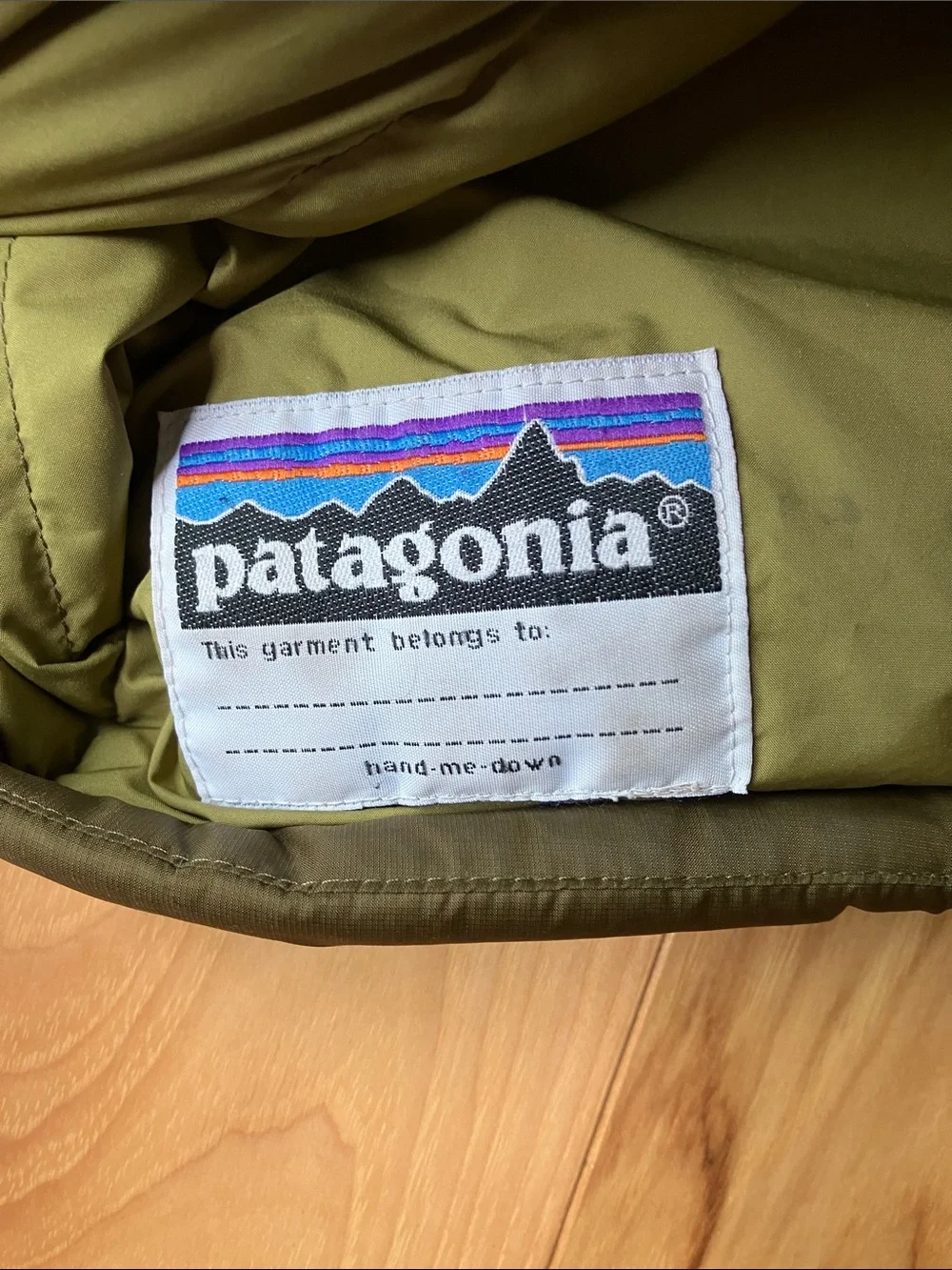 Flawed- Patagonia Hooded Down Coat Medium 10